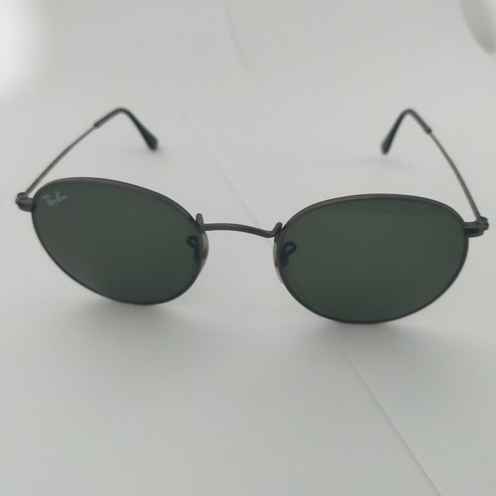 Ochelari de soare Ray•Ban.