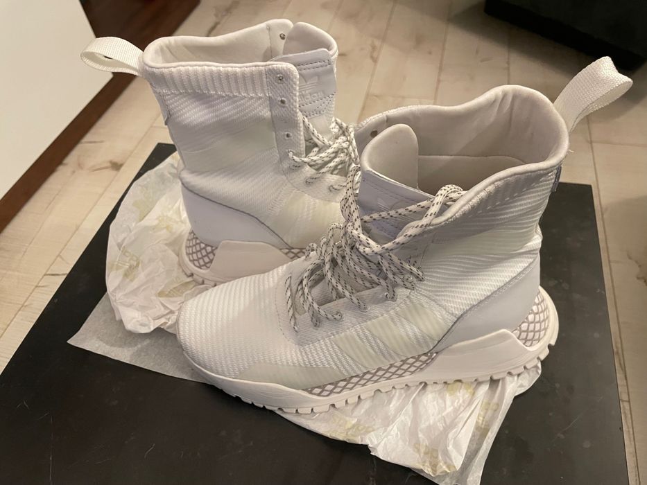 Обувки/маратонки Адидас