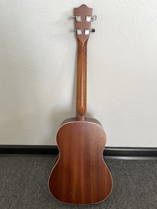 Продам укулеле баритон