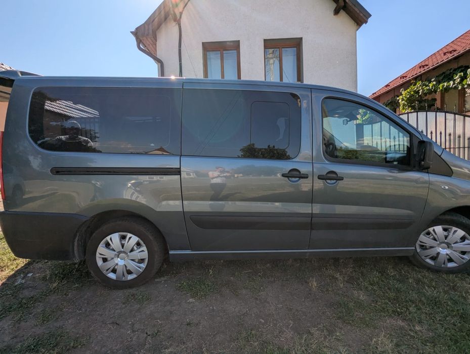 Închiriez Citroen jumpy 8+1 locuri