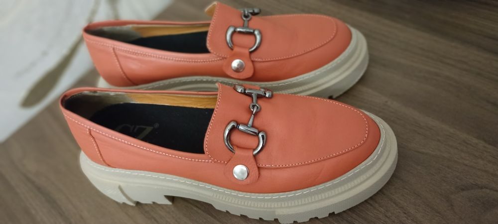 Лоферы кожаные новые