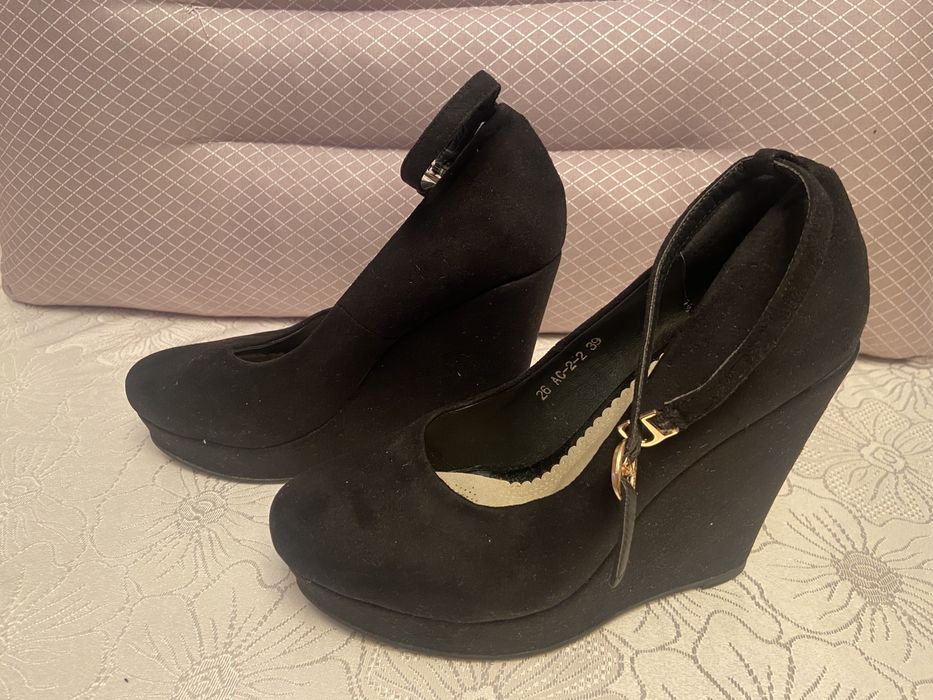 Продам босоножки