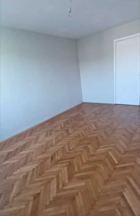 Vind apartament 2 camere parțial renovat