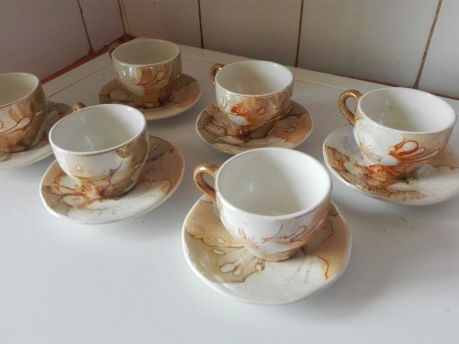 Малка чинийка с Чарлз и Даяна. и порцеланов сервиз за кафе.