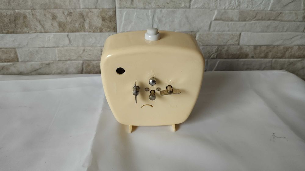 Стар часовник / будилник -Victoria 4 Rubine -Made in Romania - 1970г.