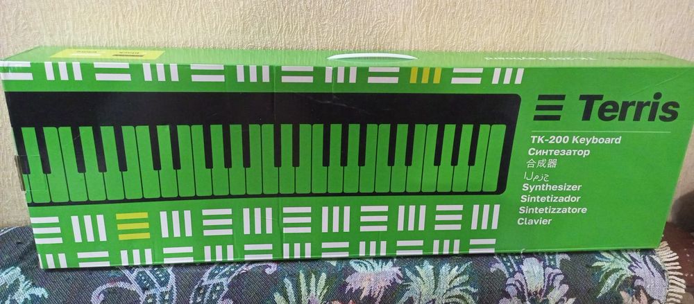 Продам синтезатор