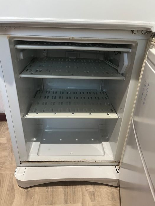 Холодильник INDESIT