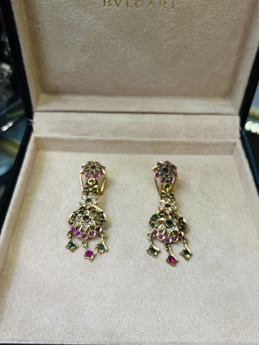 Обеци жълто злато, рубини, брилянти и изумруди