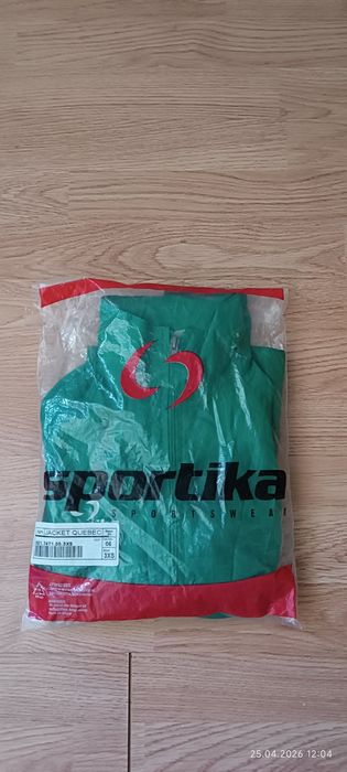 Два броя ветровки, подходящи за спорт или разходка в природата