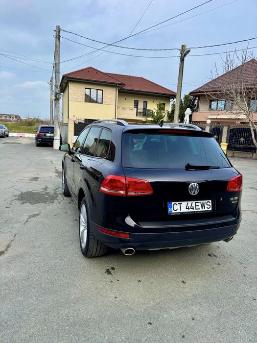 Vand Volkswagen Touareg 2012 , echipare superioara 3.0 tdi 245 cai