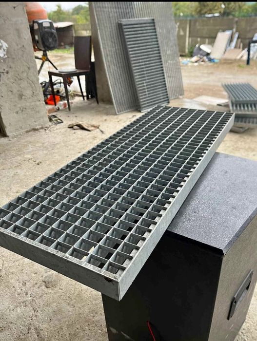 Vând trepte zincate la orice dimensiune pentru scări metalice facem la