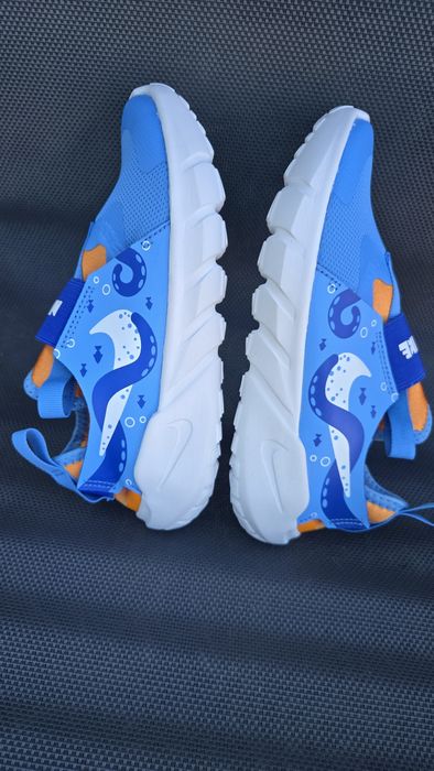 Продавам детски маратонки NIKE