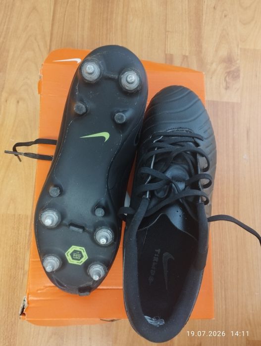 Ghete de fotbal Nike Legenda 10