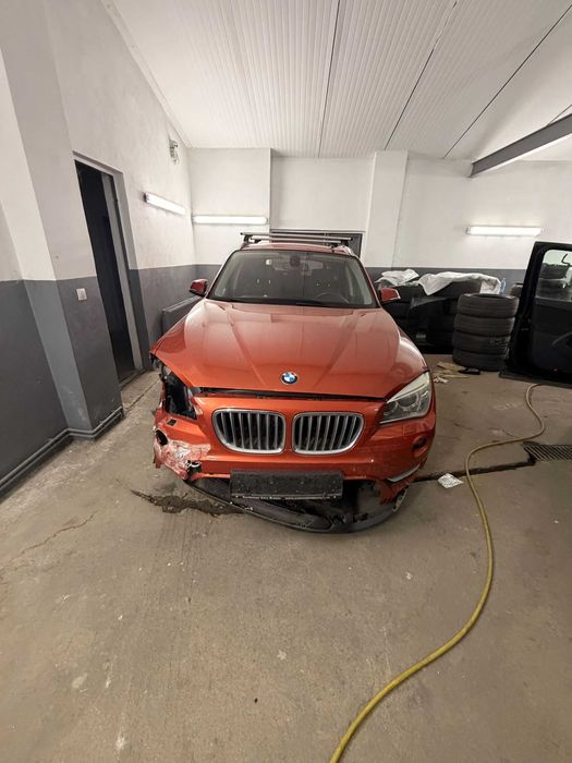BMW X1 avariat 12.2012