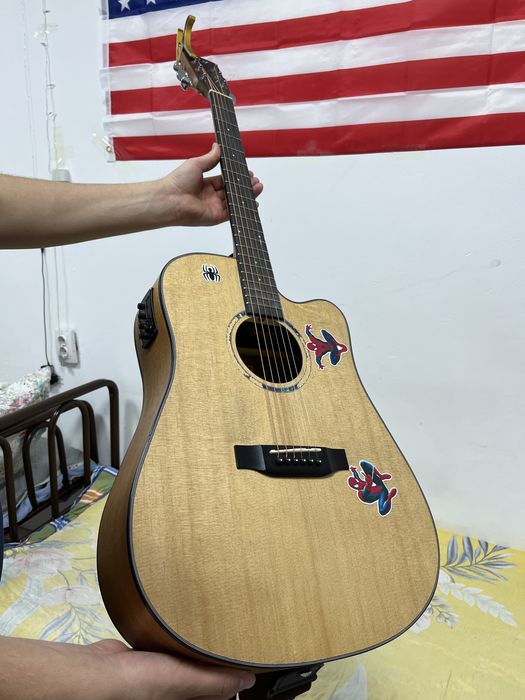 Гитара акустика