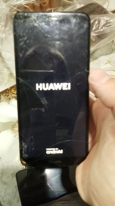 Продам телефон HUAWEI P smart 2018