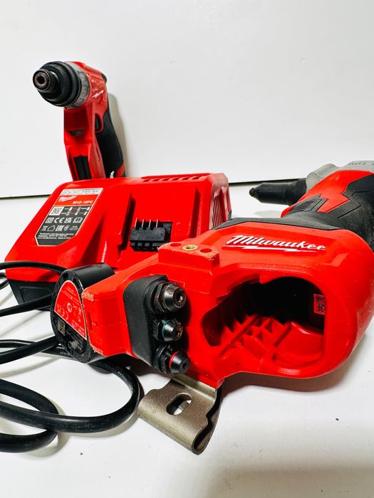 Kit Milwaukee autofiletanta M18 FDDX an 2021/masina pop-nituri M18 BPRT an 2022