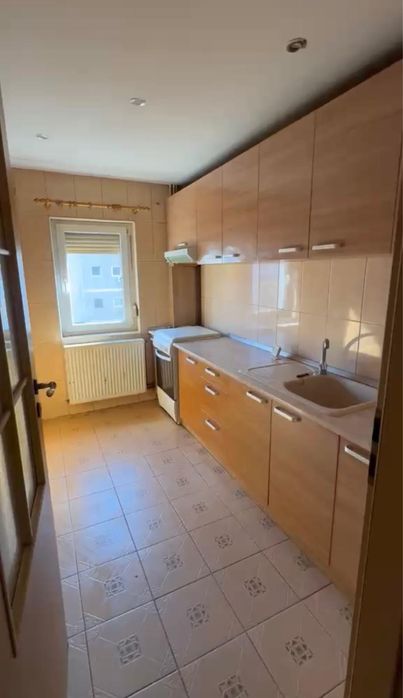 Inchiriere apartament 4 camere ,decomandat ,centrala gaz Confecții