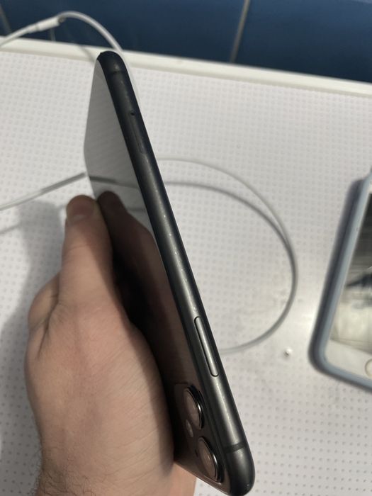 iPhone 11 64gb акб90%