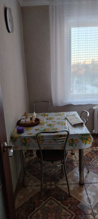 Продам стол со стульями!