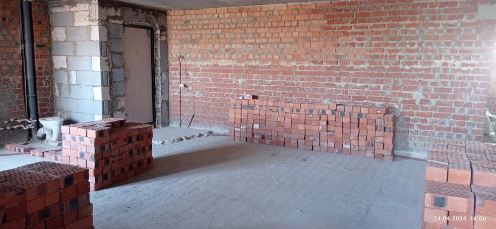 Продам 4-ёх комн. квартиру