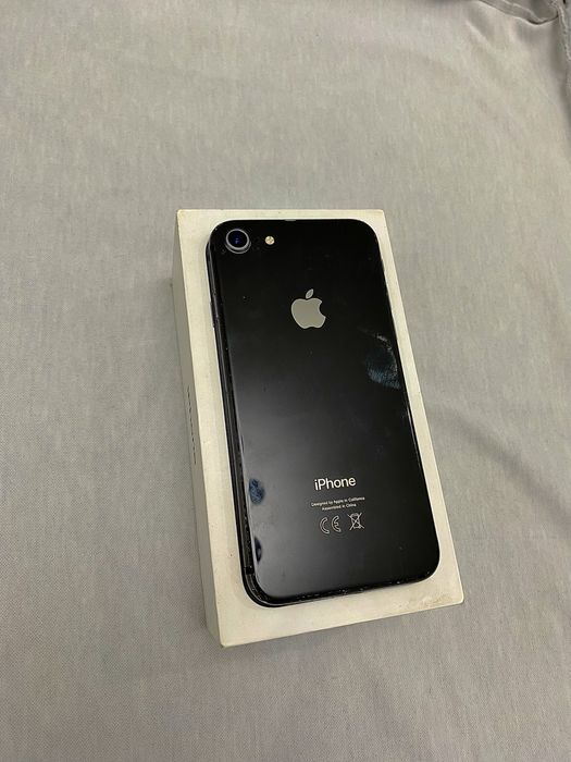 продам или обменяю айфон 8