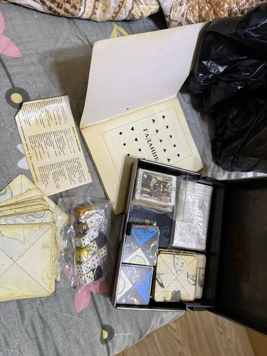 Продаются  карты для гадания.