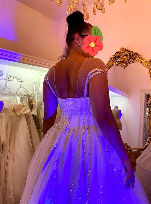 Rochie de mireasă cu pietricele
