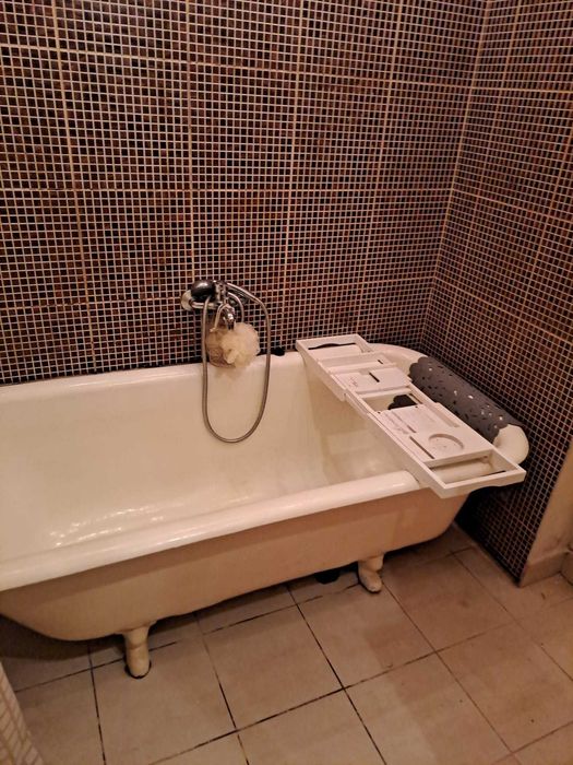 Inchiriez apartament 2 camere semidecomandate 70 mp, la casa cu 4 apartamente  si curte