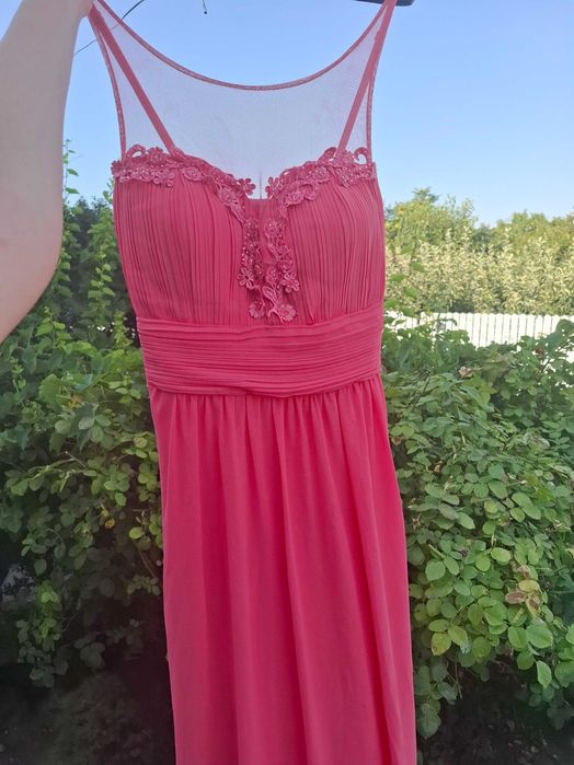 Rochie de seară elegantă roz corai, lungă, cu bust din dantelă și aplicații, mărimea S-M