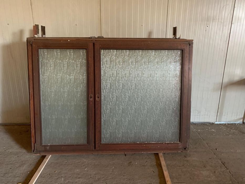 Geamuri și usi termopan din lemn stejar