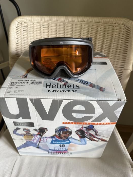 Ски каска Uvex с подарък очила за ски Carrera