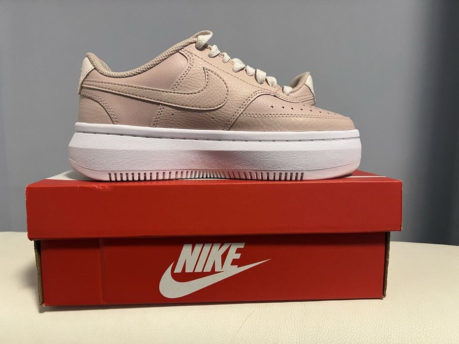 Кецове Nike Court