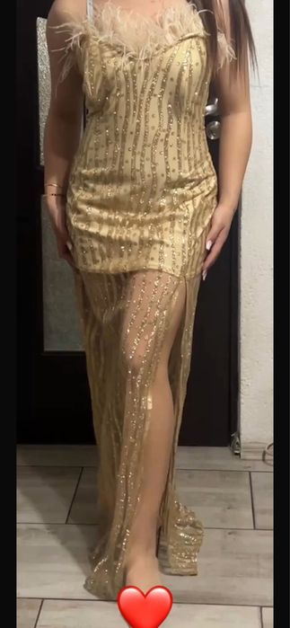 Rochie lunga , aurie , crapata pe picior