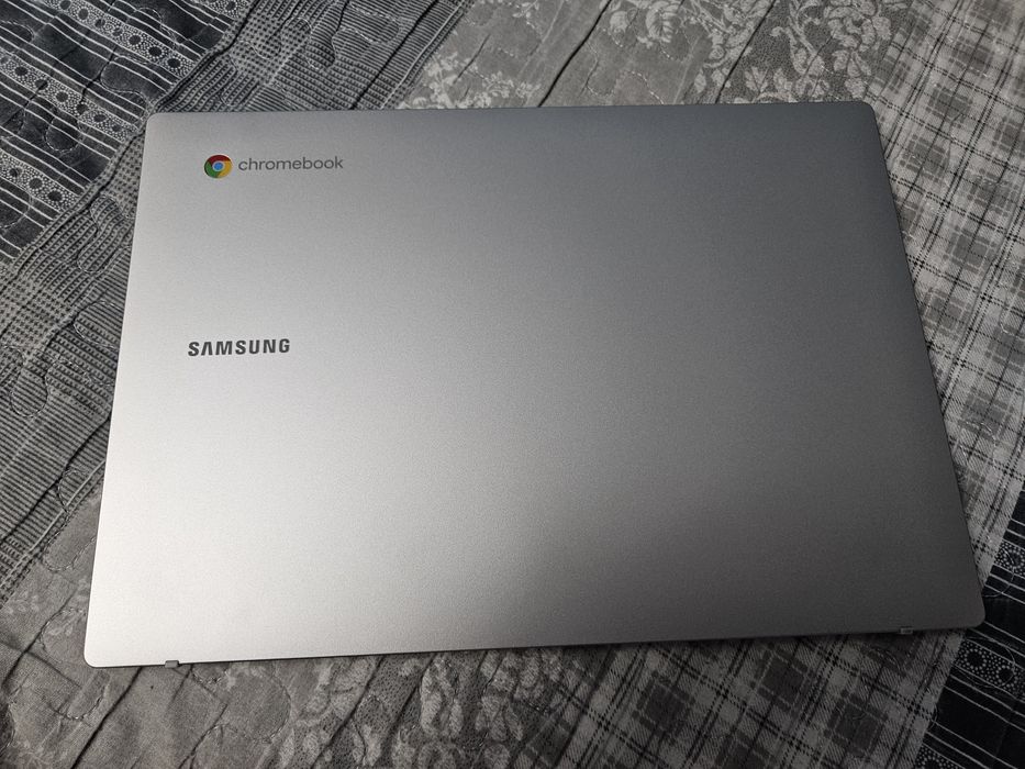 Samsung Galaxy Chromebook Go