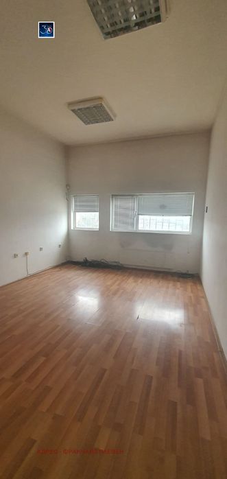 Продава се Многостаен апартамент в Плевен, Дружба 1 - 220 кв.м за 819 €/кв.м - Снимка #2