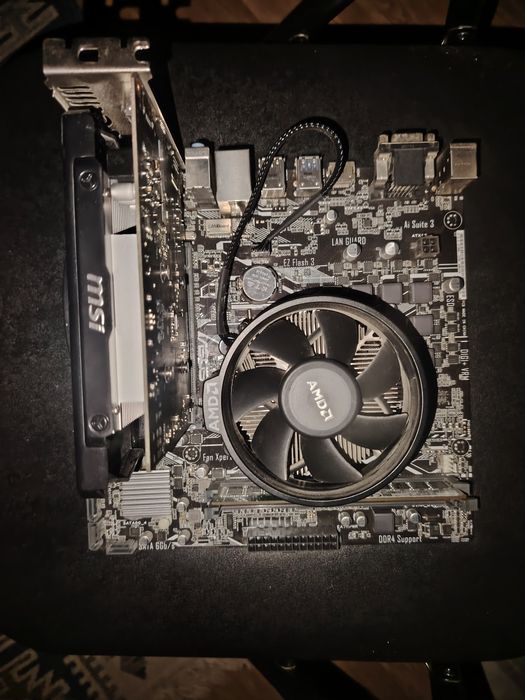 KIT unitate DDR4  8gb ram ,placa video ,placa baza ,RYZEN 5 1400