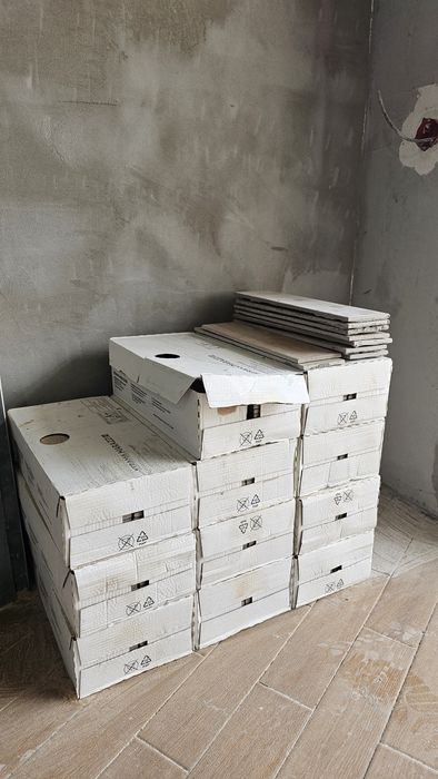 Продам плитку под дерево (новая)