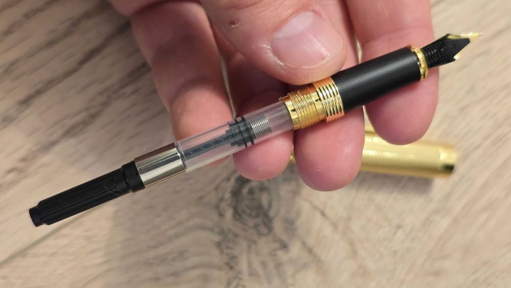 Stilou premium model deosebit pentru pasionati, cadou GOLD sau NEGRU