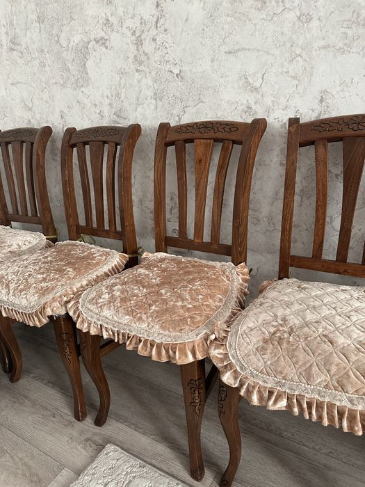 Стол со стульями