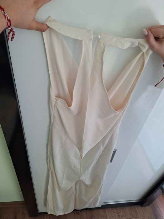 Дамска рокля – размер S (пастелен / кремав цвят)