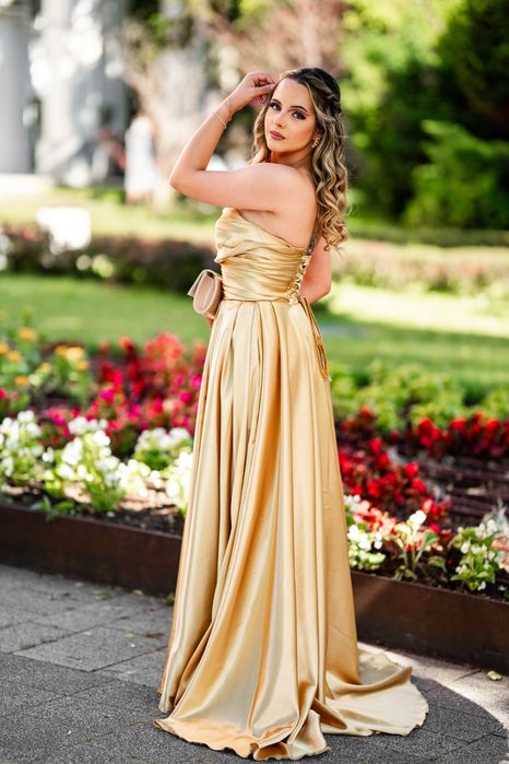 Зашеметяваща бална рокля