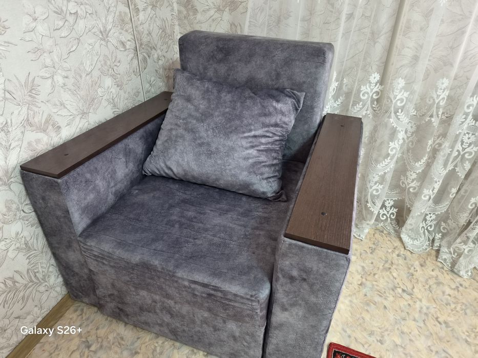 Продам диван с 2-мя креслами