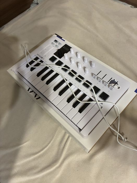 Midi клавиатура Arturia Mini lab-3 white