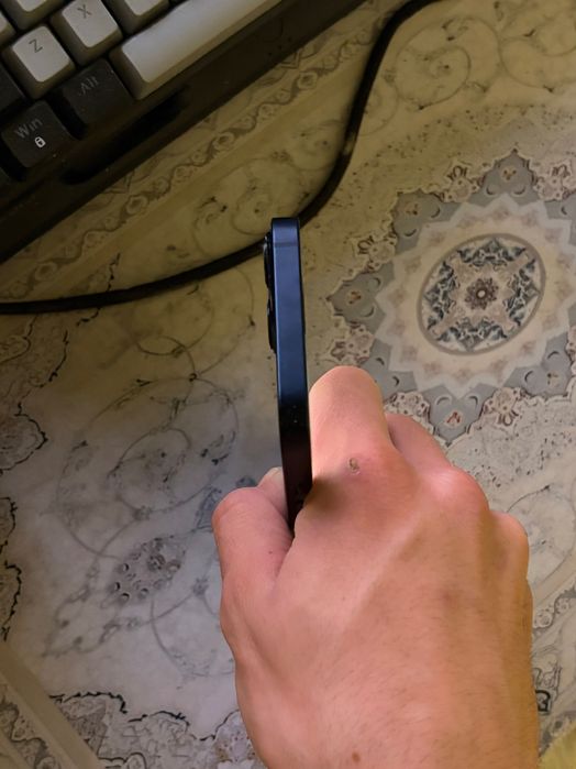 Продавам iPhone 13