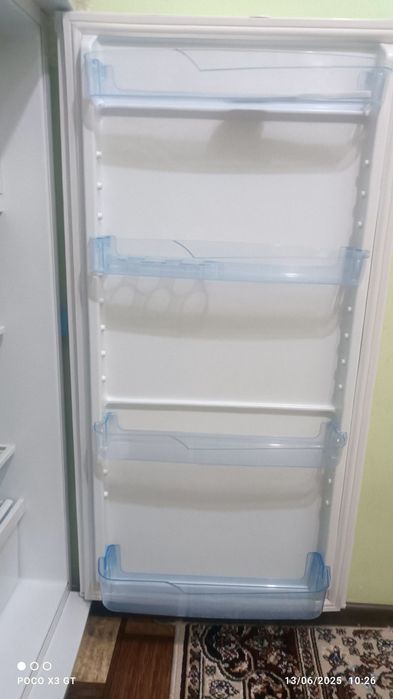 Холодильник  сотилади.