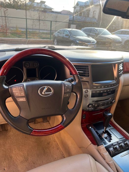 Lexus570.        2008 hooati zor