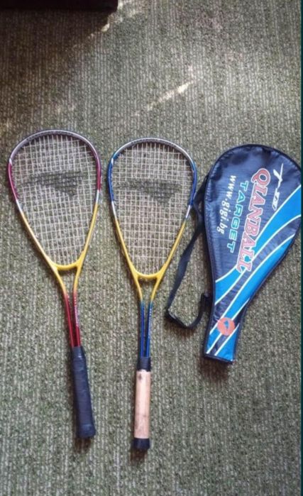 Продавам 2бр ракети за скуош с комплект калъф.