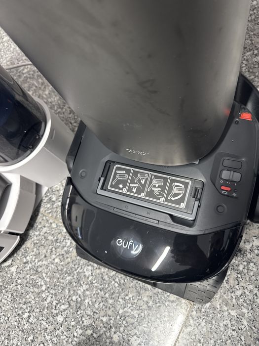 Aspirator robot Eufy S1 Pro motor rosta stanga blocat