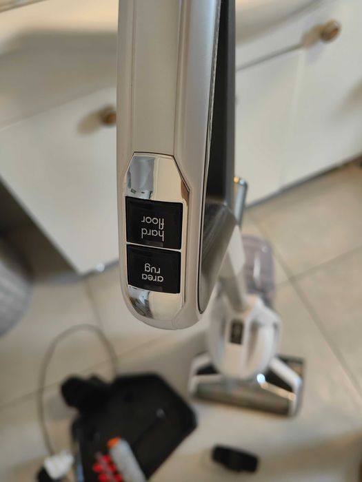 Vand aspirator vertical cu spalare Bissell cu Crosswave pro